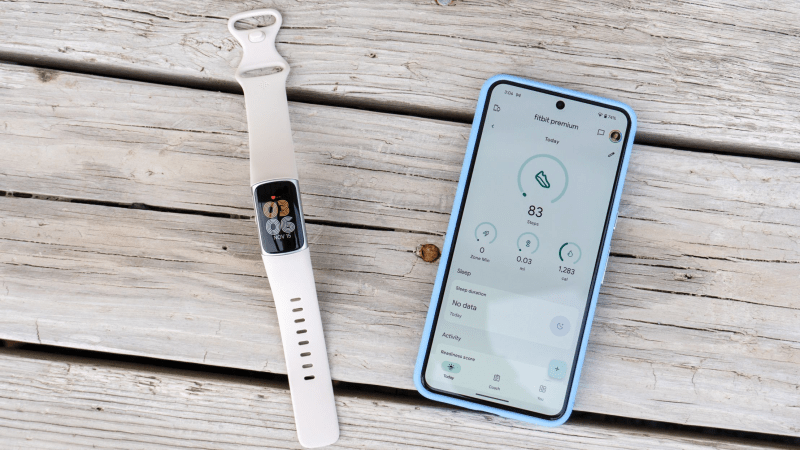 Fitbit Charge 6 in Focus: Sleek Design, Enhanced Tracking, and More