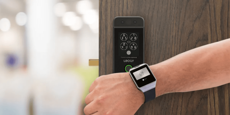 Visage smart lock connected to an Apple Watch, highlighting its compatibility with Apple's Home Key.