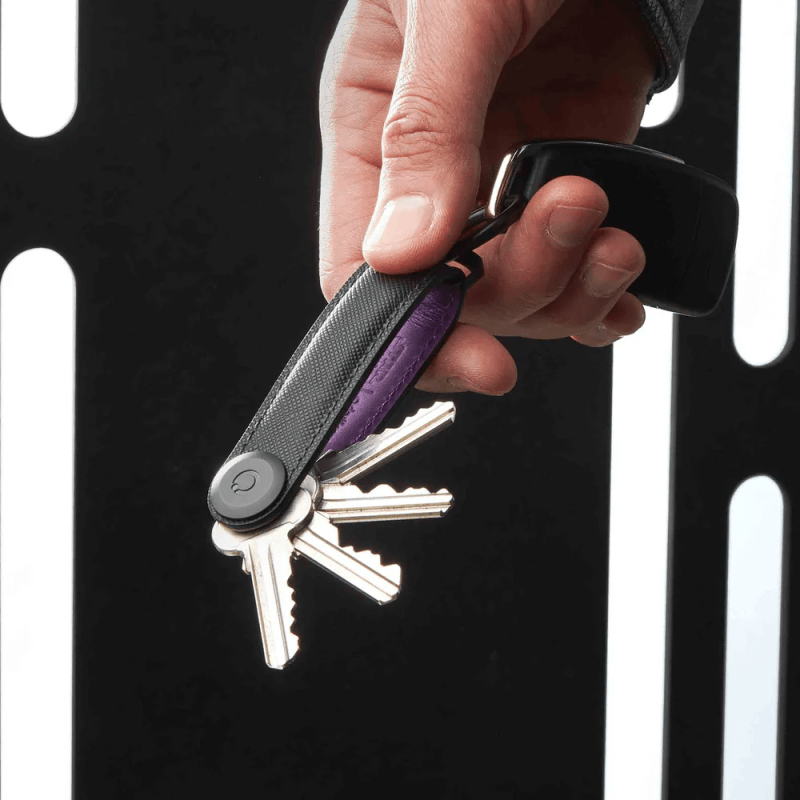 The Orbitkey Star Wars Key Organiser - Ahsoka™ neatly holding 2-7 keys in a silent stack.