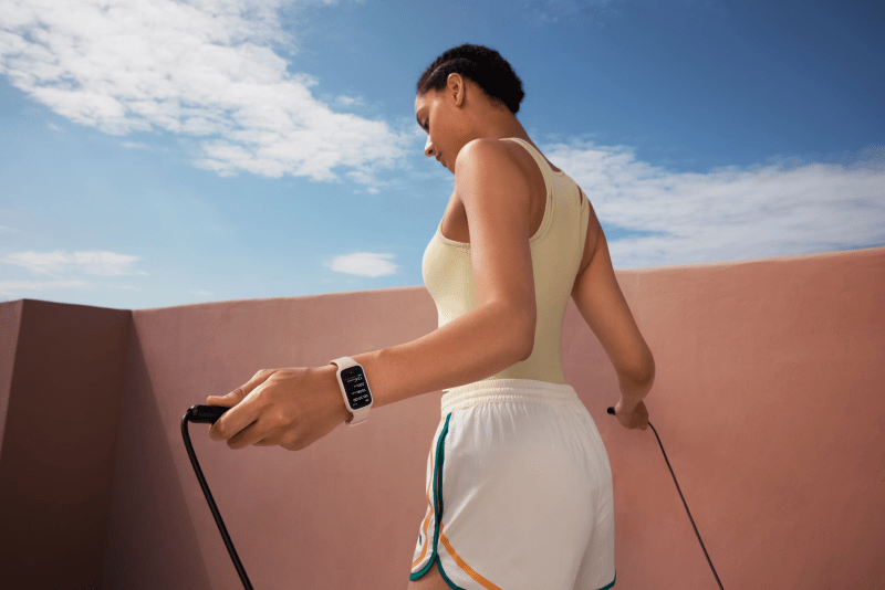 A runner wearing the Xiaomi Smart Band 9 Active, monitoring heart rate and workout progress in real-time.