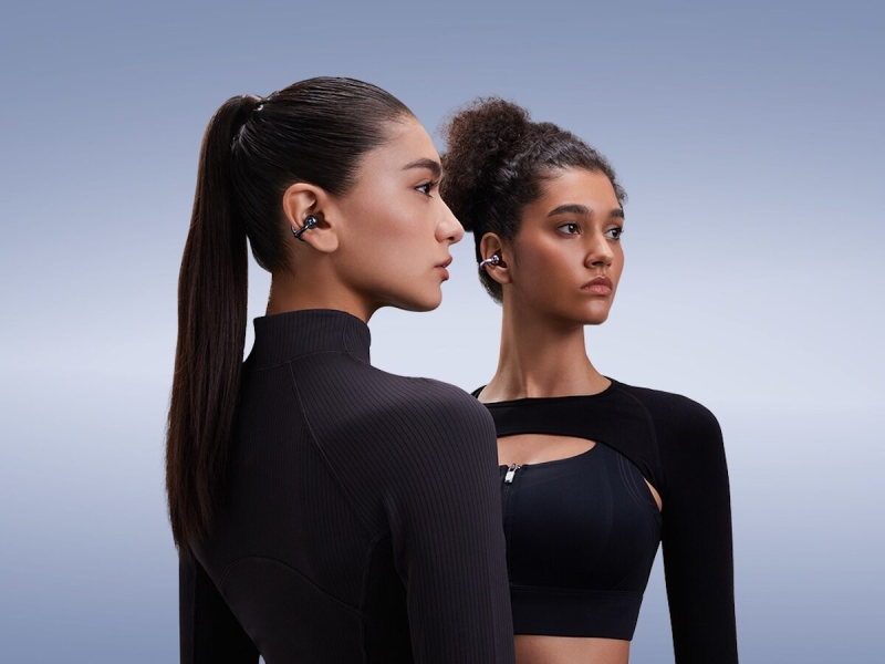 Sanag S6S headphone securely clipped on runner’s ear during a jog