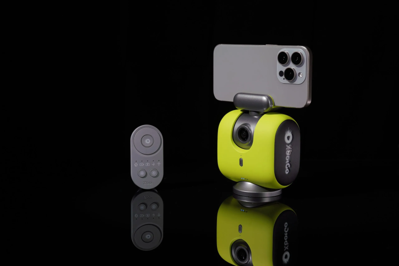 detailed of XbotGo Chameleon and its remote control